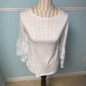 White lace sleeve detail top